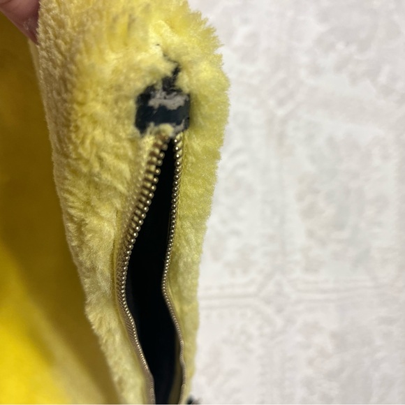 SOLD ! Fluffy yellow faux fur clutch by Zara - Picture 7 of 12